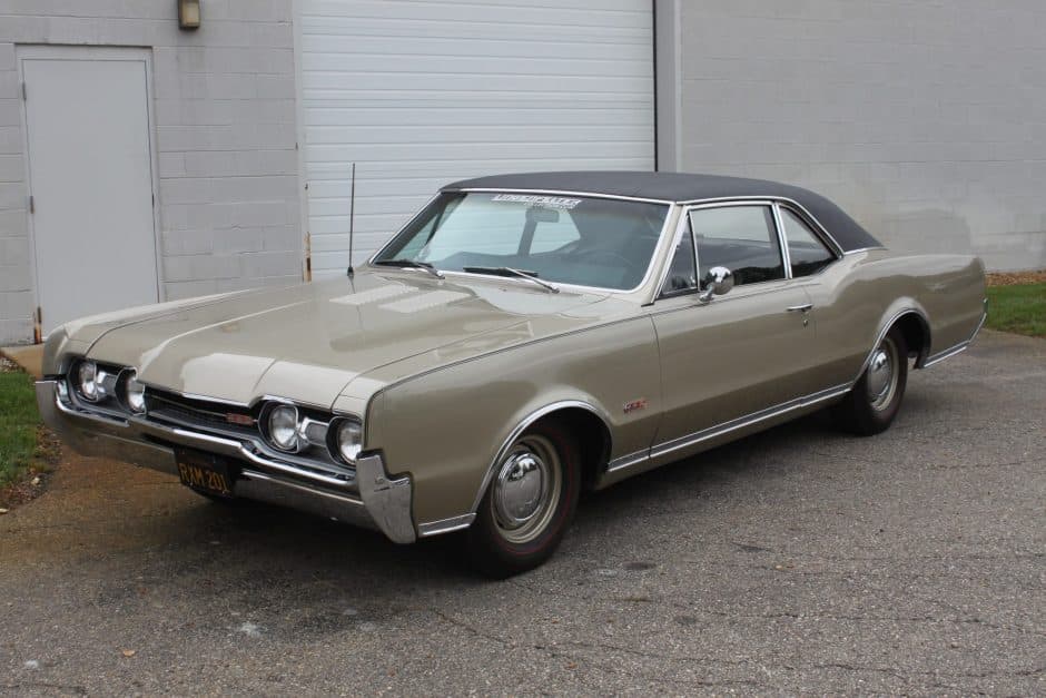 1967 Oldsmobile 442 sold for $23,500