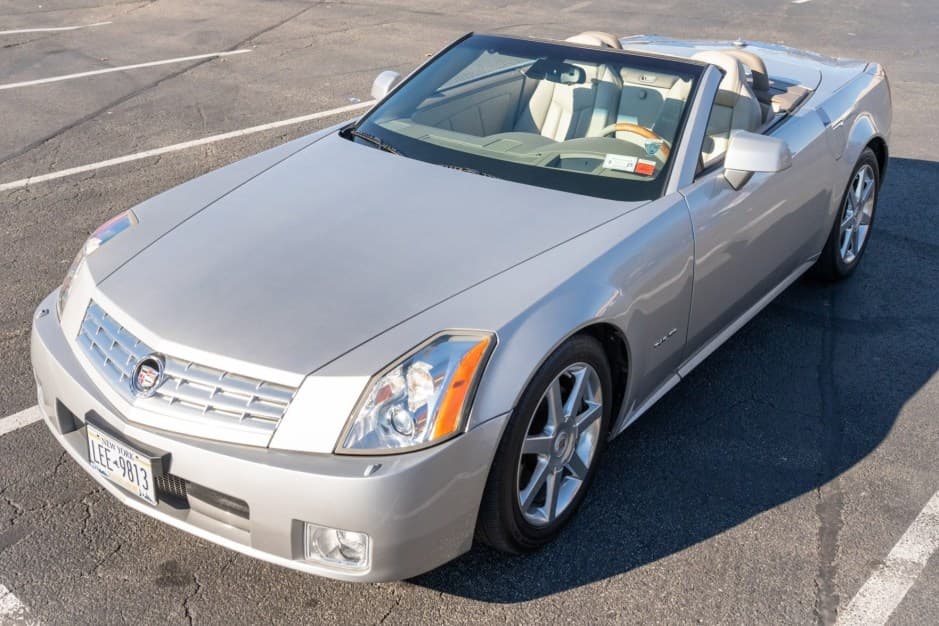 2005 Cadillac XLR sold for $18,800