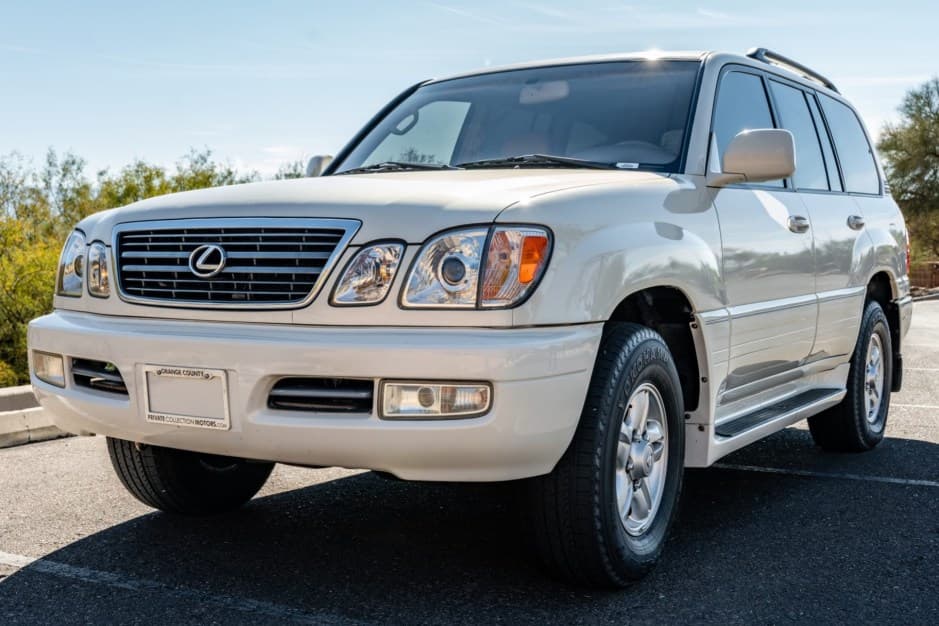 2000 Lexus LX470 sold for $17,500