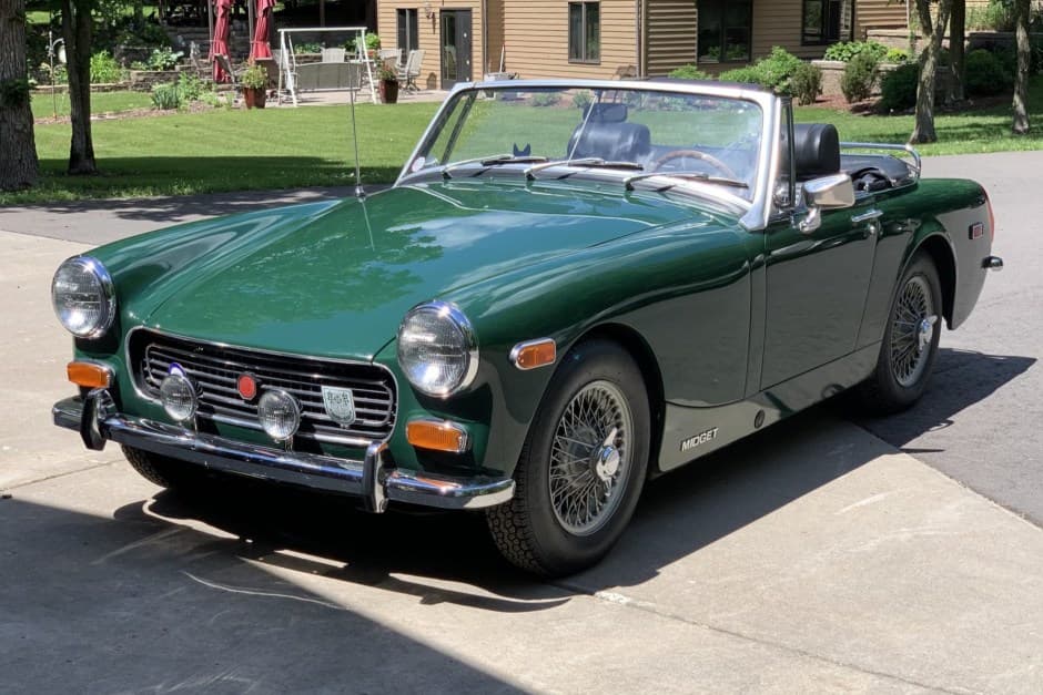 1974 MG Midget sold for $8,800
