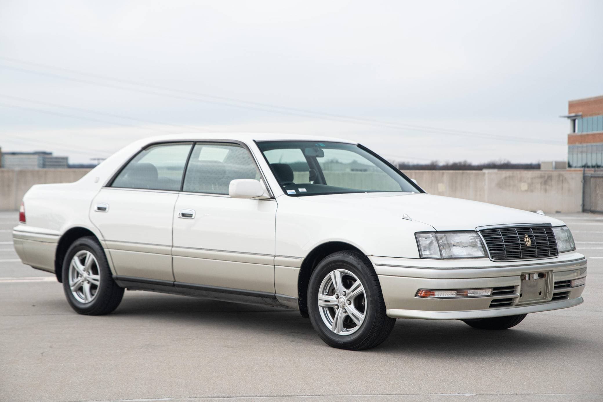 1996 Toyota Crown sold for $6,200