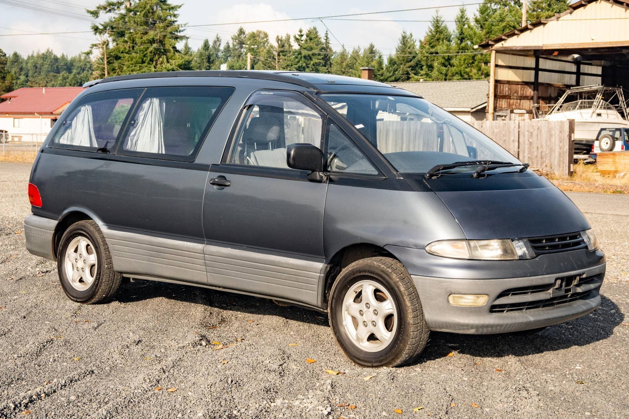 1993 Toyota Estima sold for $4,901