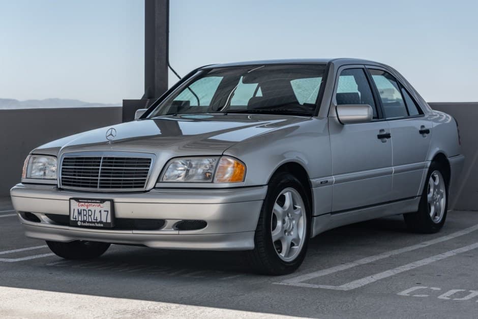 2000 Mercedes-Benz W202 C-Class sold for $14,549