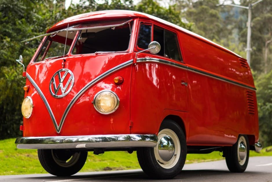 1961 Volkswagen Split-Window Bus sold for $29,000