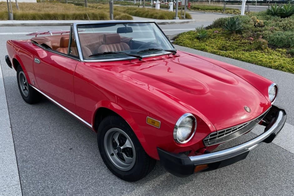 1979 Fiat 124 Spider (1966-1985) sold for $6,200