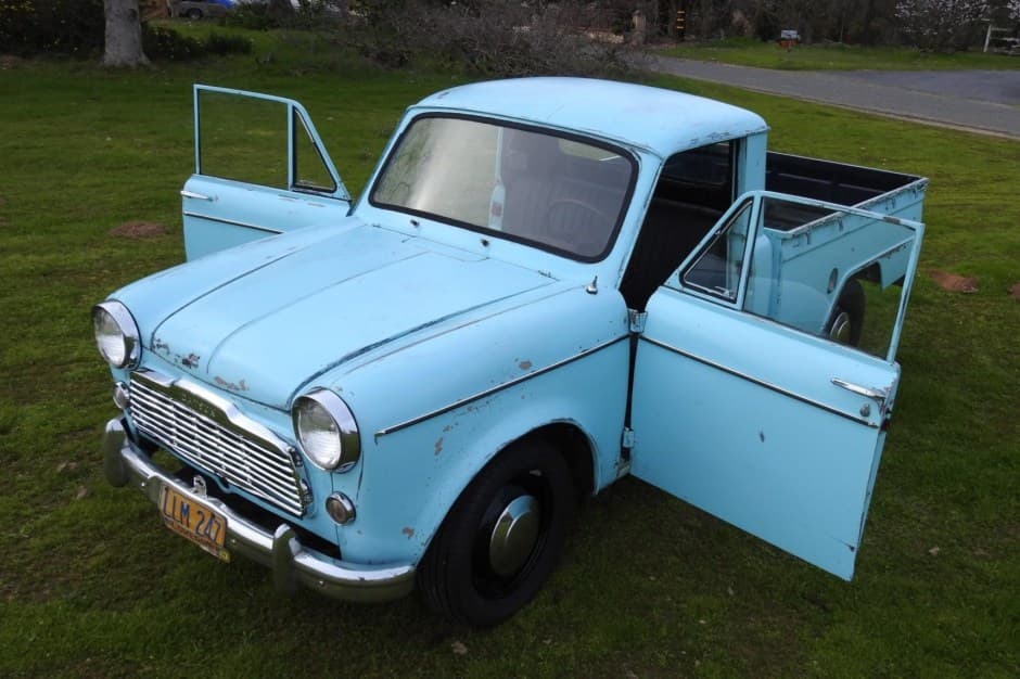 1960 Datsun Pickup sold for $4,100