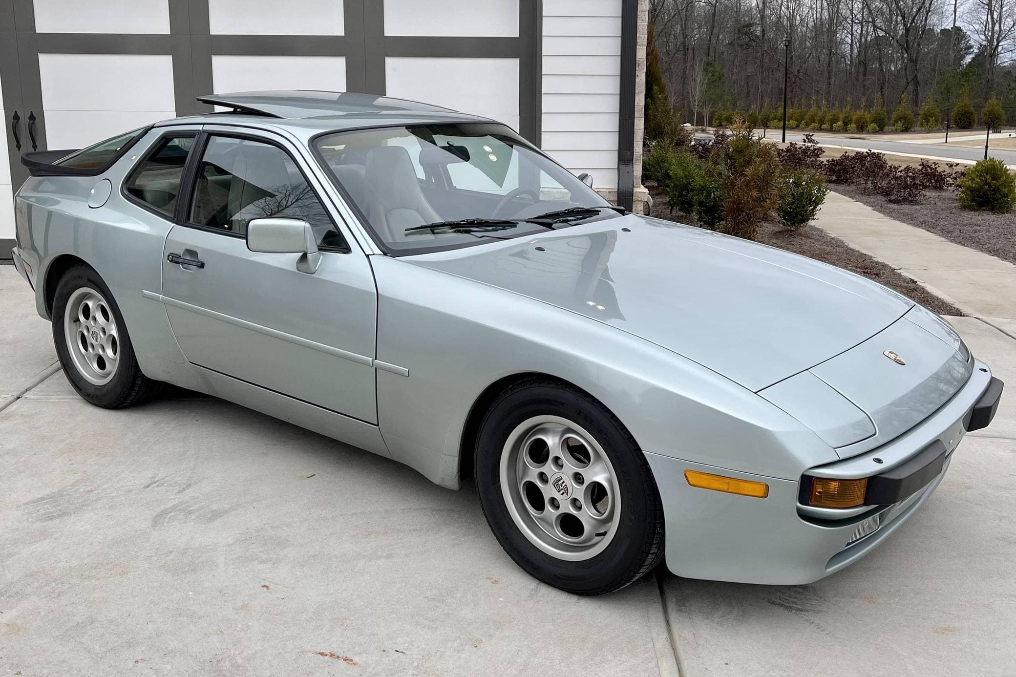 1985 Porsche 944 sold for $19,450
