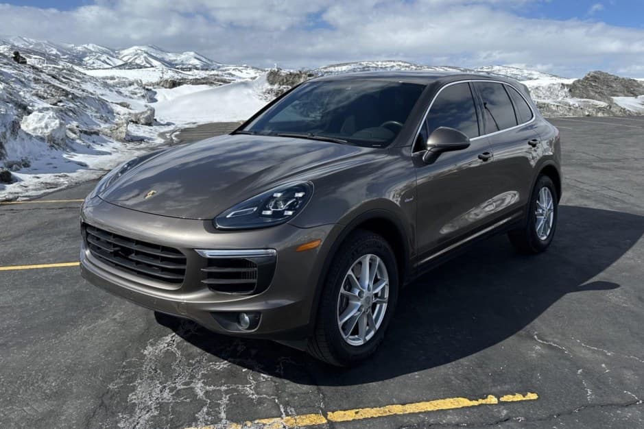 2015 Porsche 958 Cayenne (2011-2018) sold for $44,000