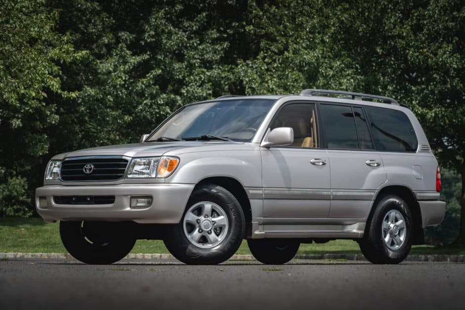 2000 Toyota Land Cruiser 100-Series sold for $12,500