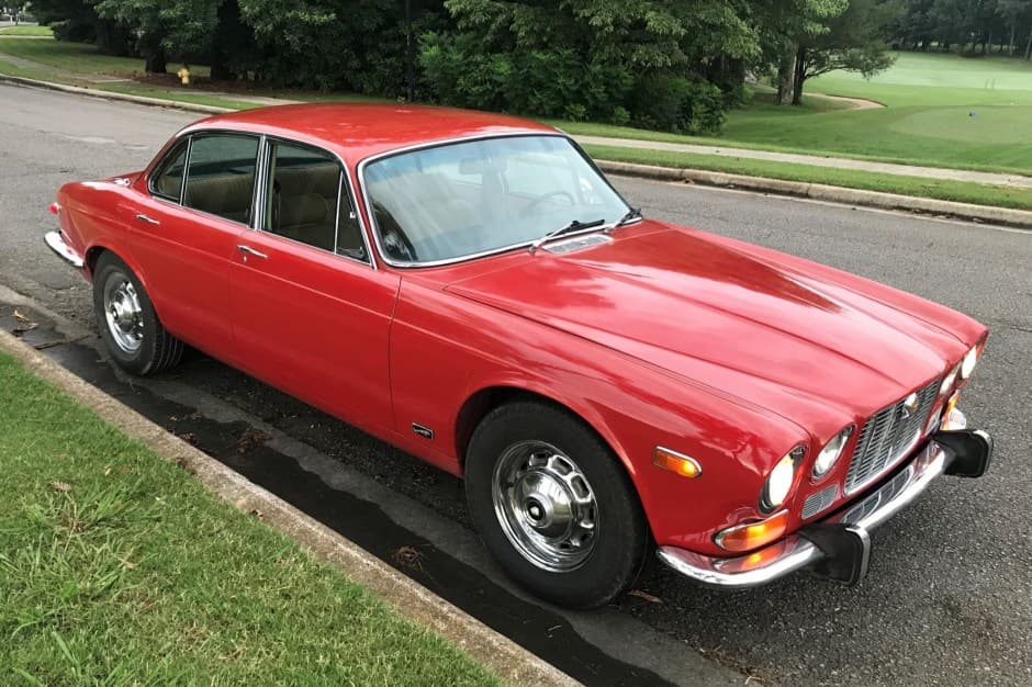 1973 Jaguar XJ Series 1 (1968-1973) sold for $6,100