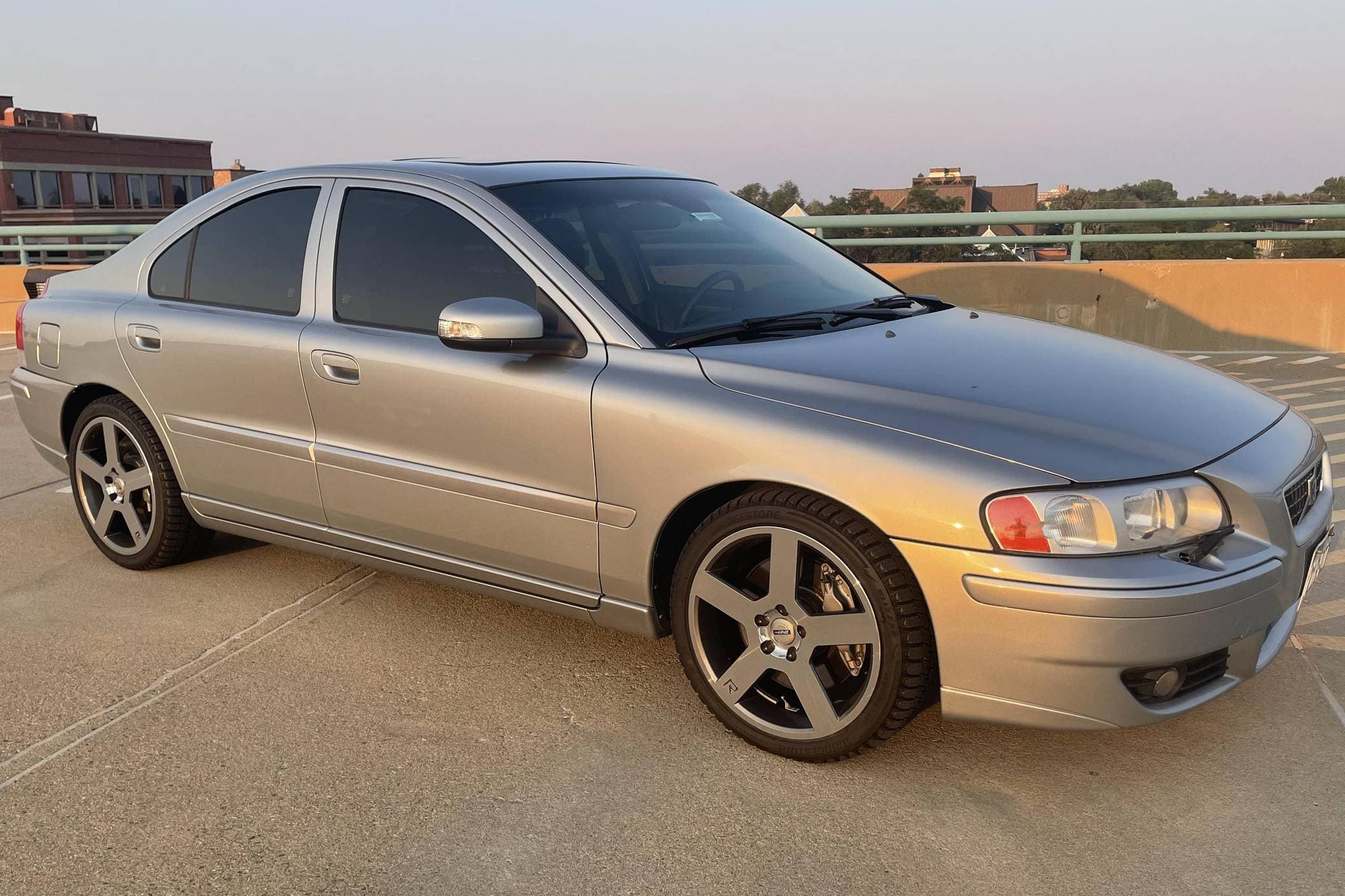 2007 Volvo S60 sold for $8,309