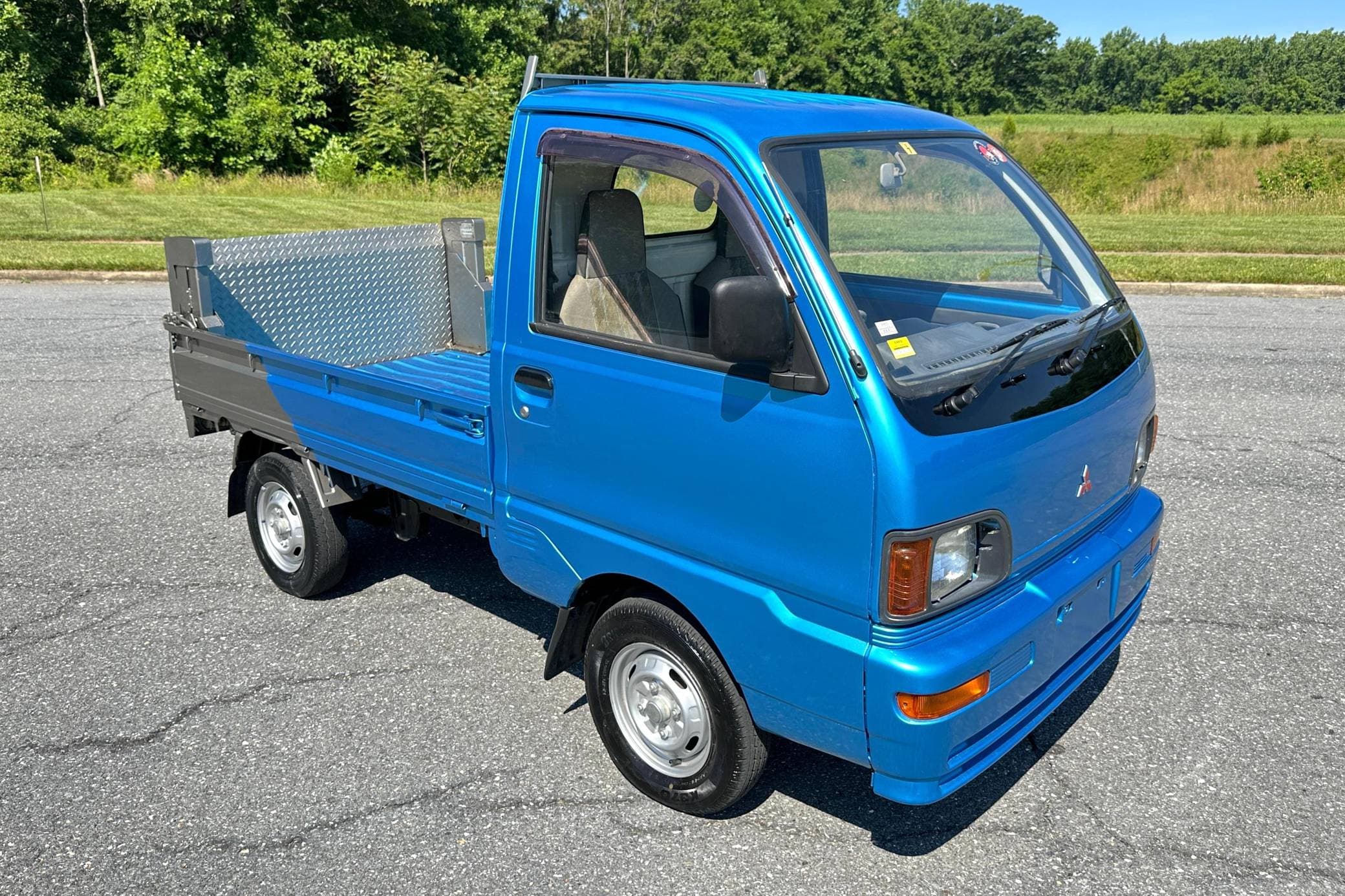 1995 Mitsubishi Minicab sold for $6,100