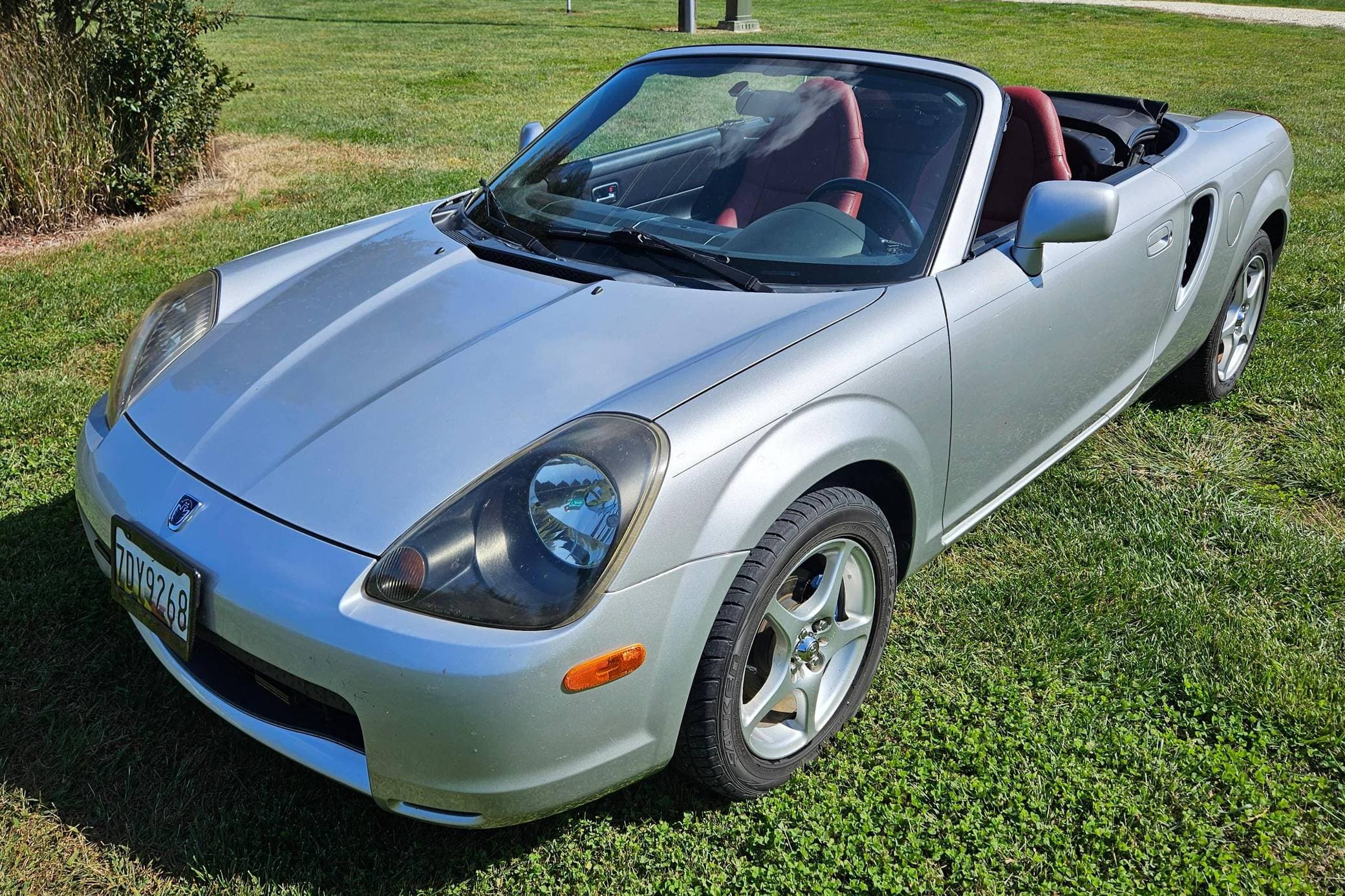 2000 Toyota MR2 Spyder sold for $8,200