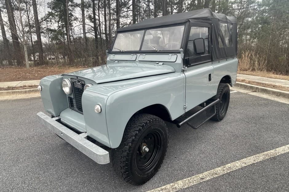 1970 Land Rover Series 88 sold for $18,500