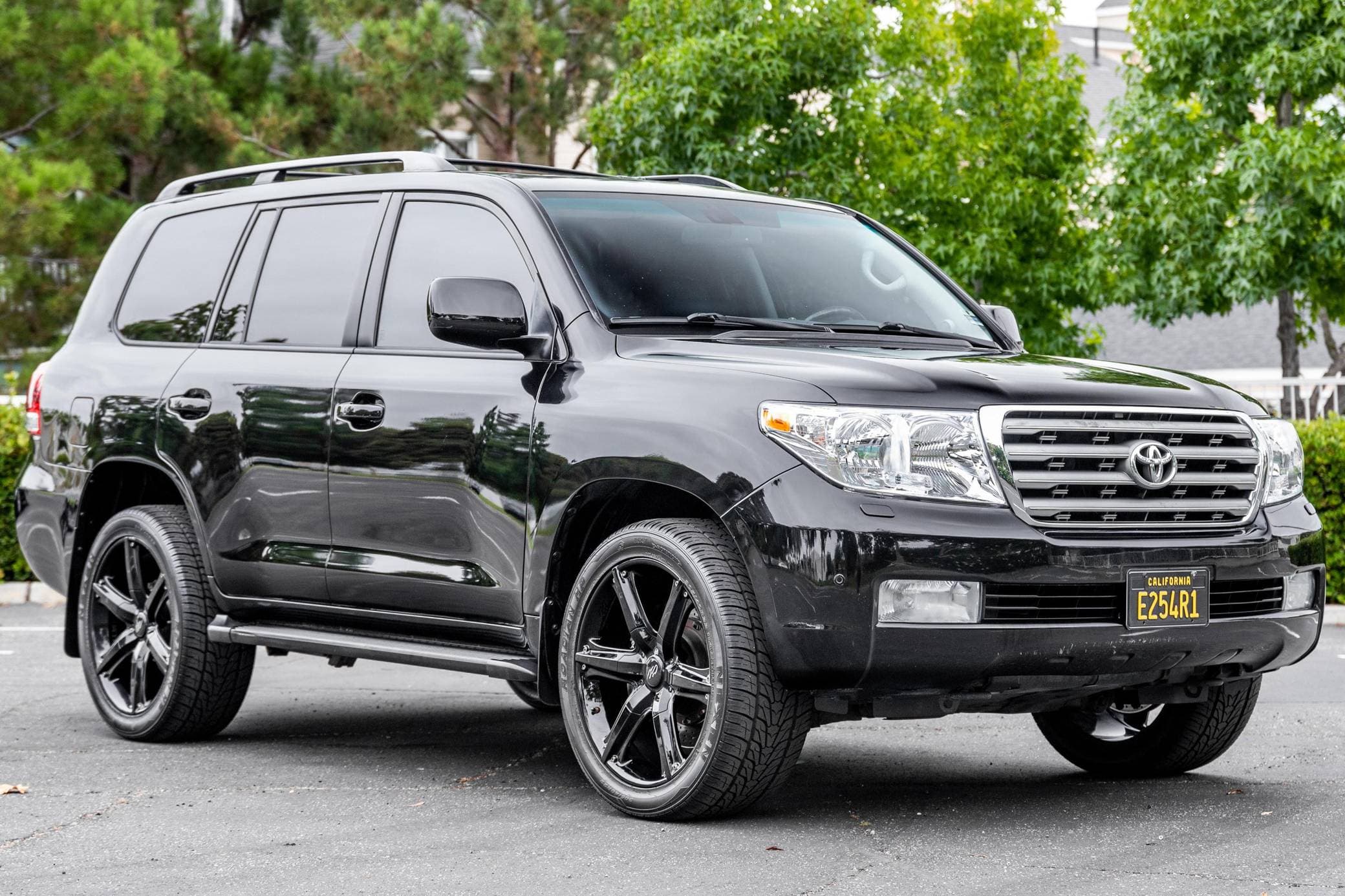 2011 Toyota Land Cruiser sold for $30,000