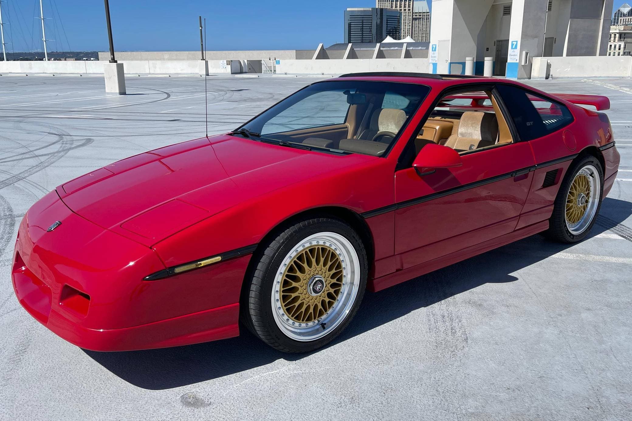 1986 Pontiac Fiero sold for $11,300