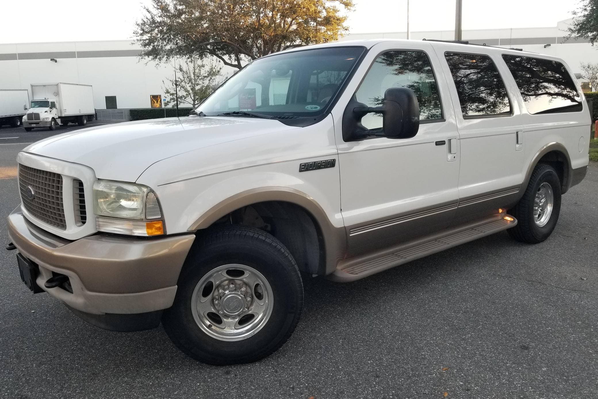 2003 Ford Excursion sold for $15,850