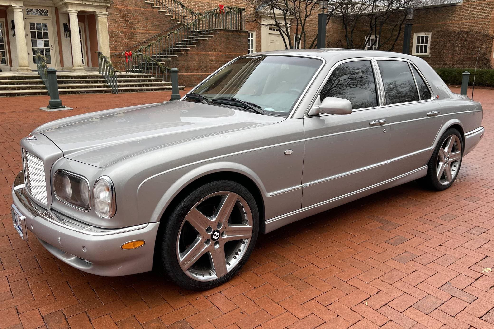 2000 Bentley Arnage sold for $31,500
