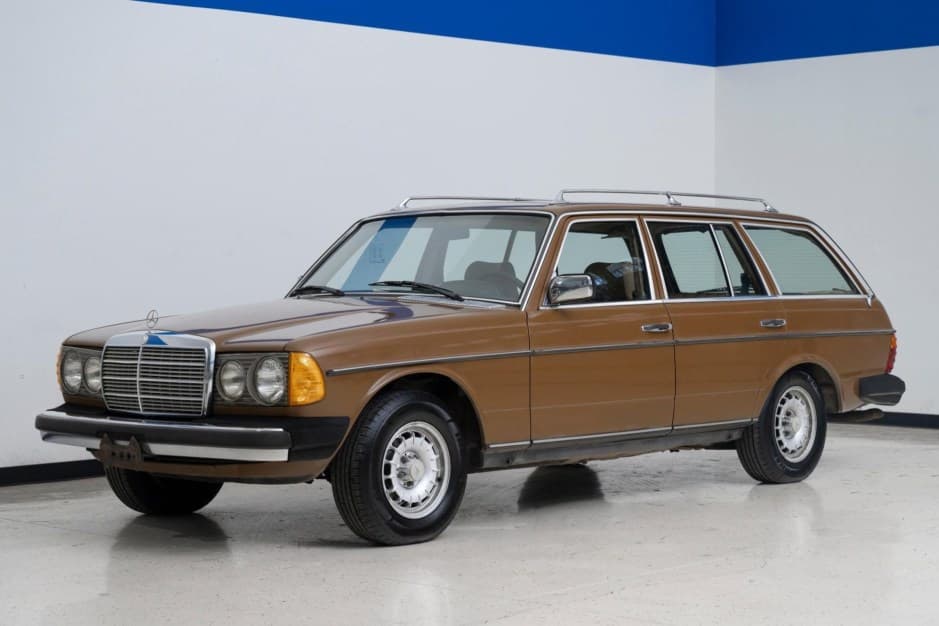 1980 Mercedes-Benz W123 sold for $11,000