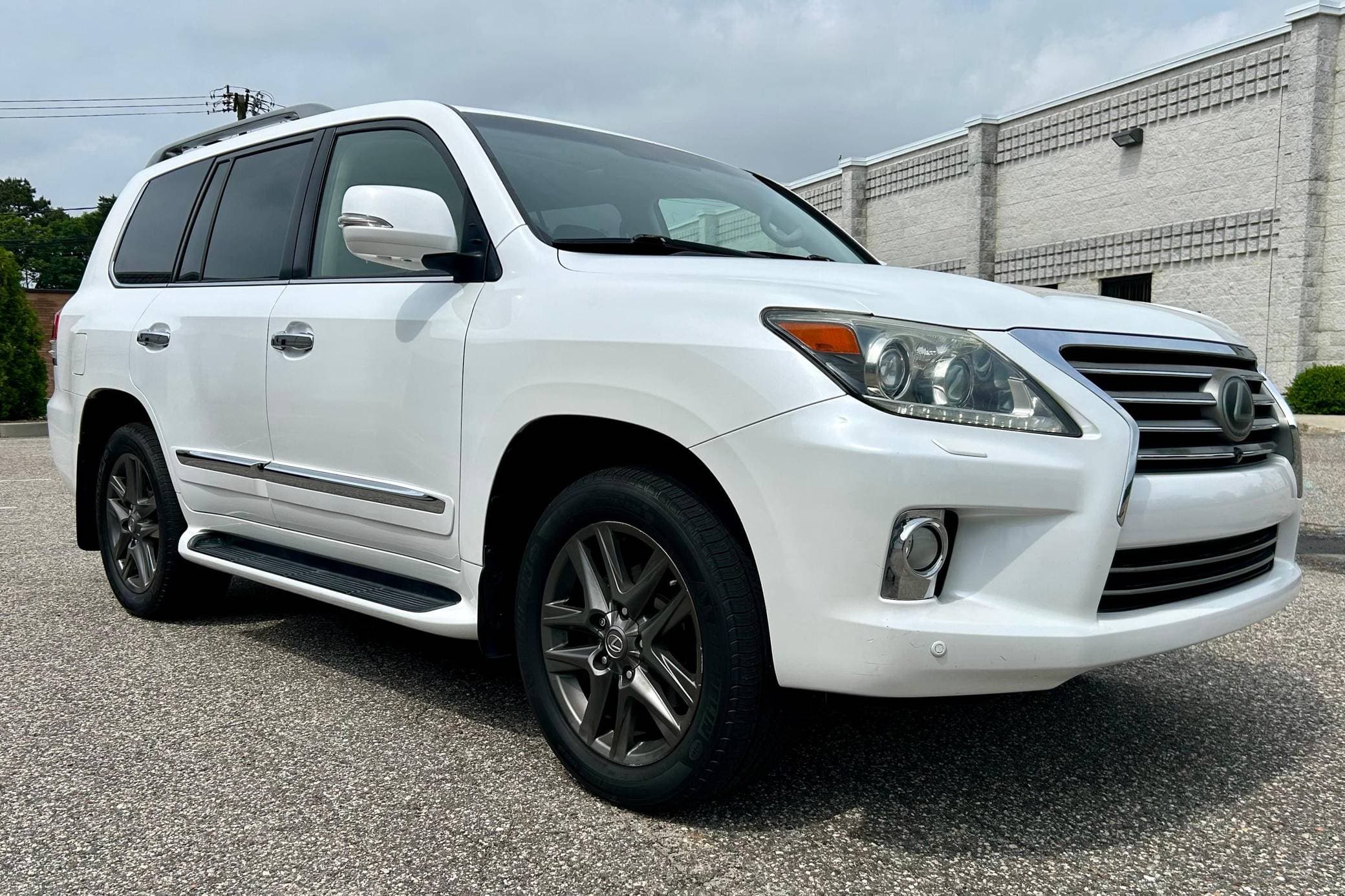 2013 Lexus LX sold for $25,000