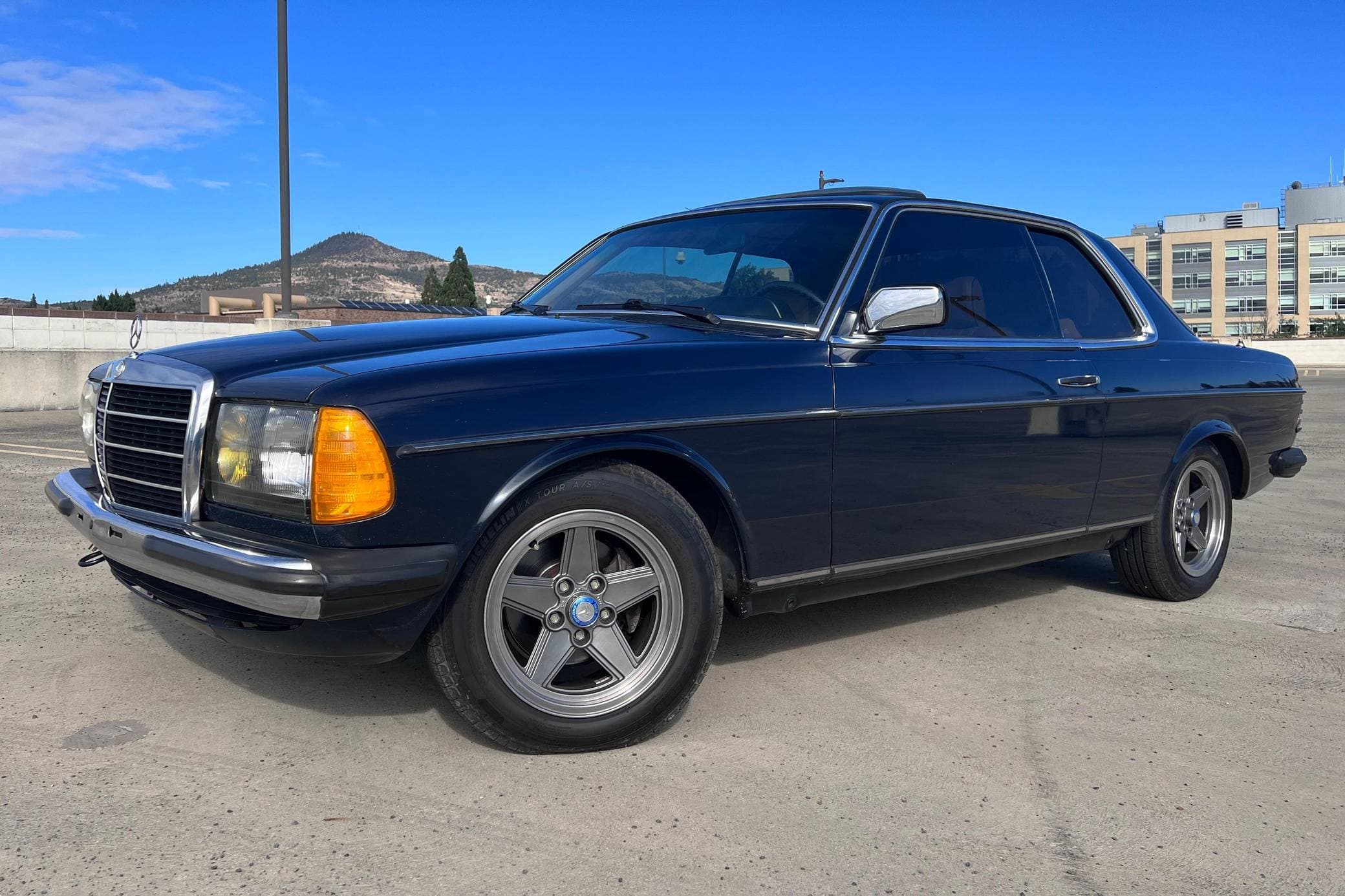 1983 Mercedes-Benz E-Class sold for $5,125
