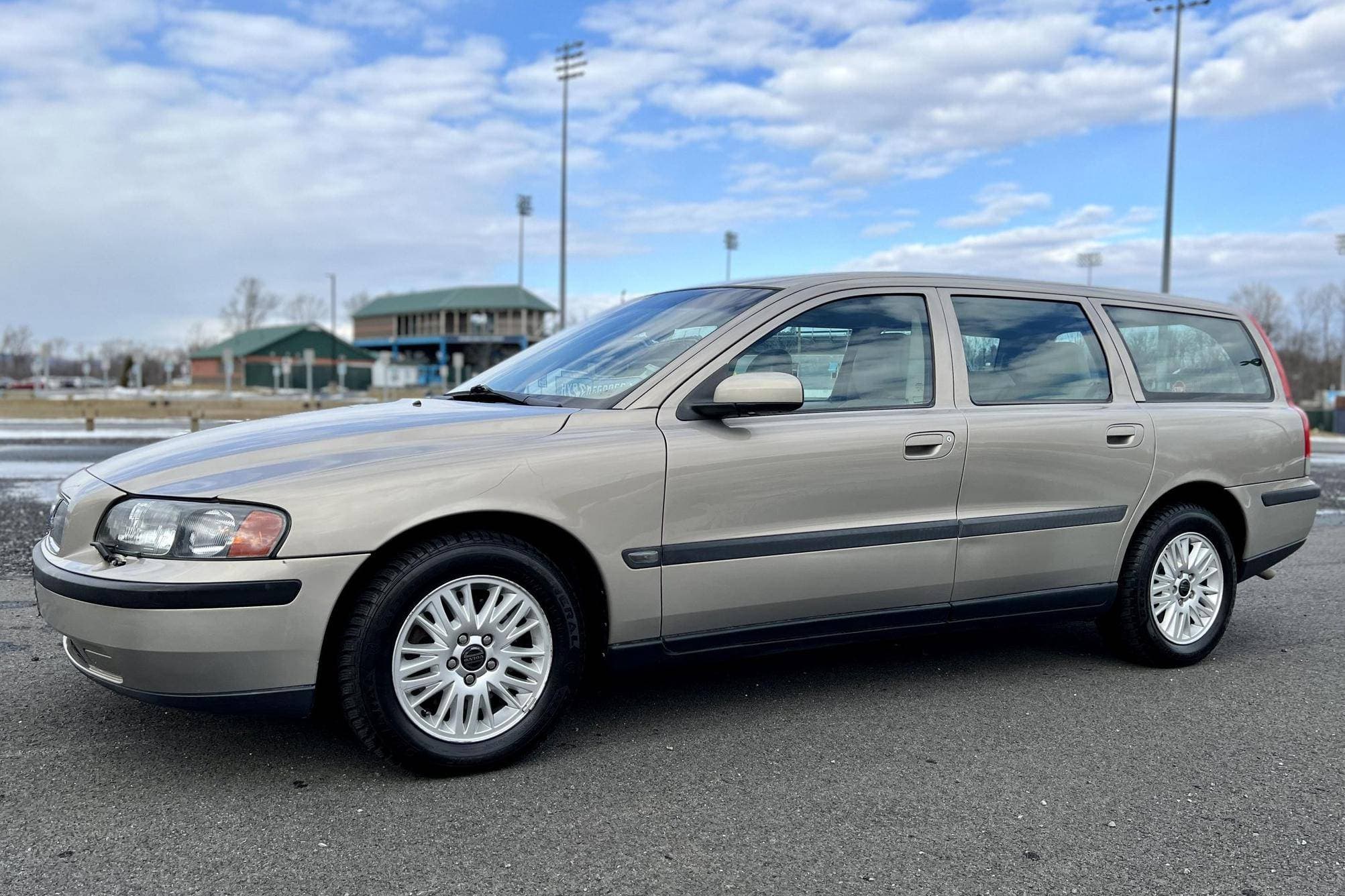 2004 Volvo V70 sold for $6,300