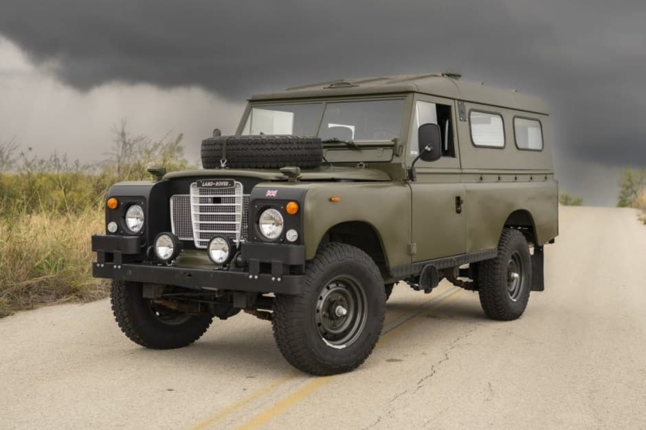 1975 Land Rover Series 109 sold for $21,250
