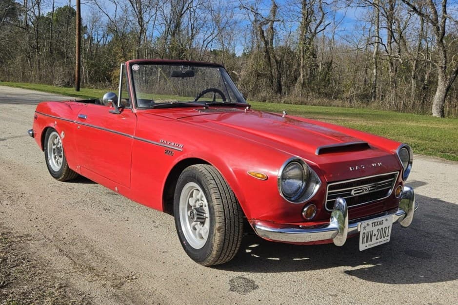 1969 Datsun Roadster sold for $7,111
