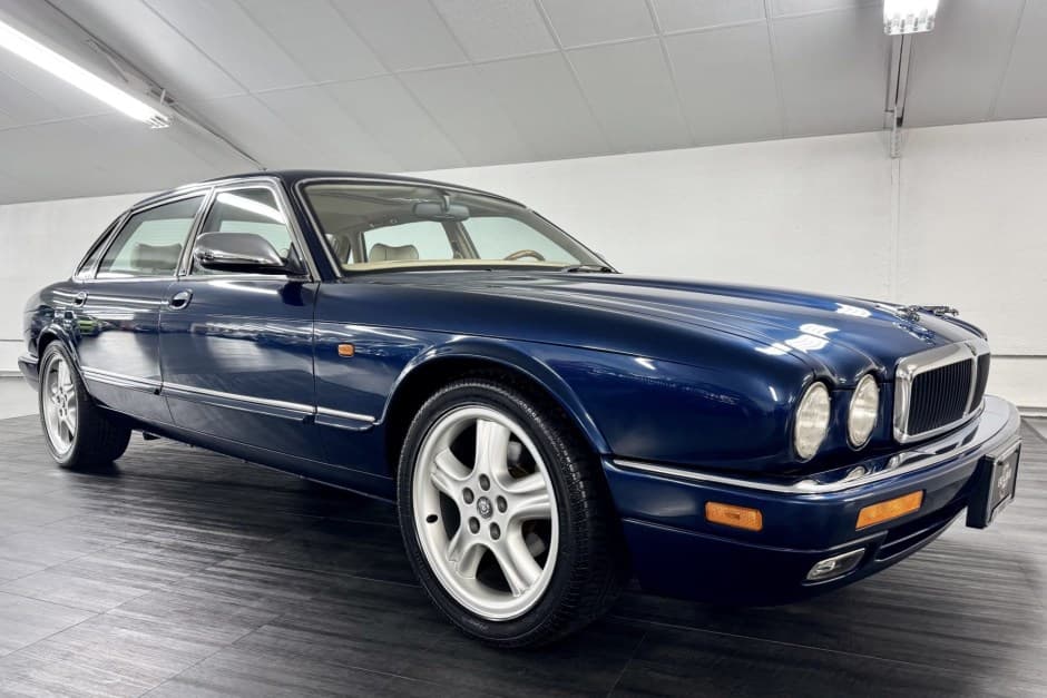 1996 Jaguar X300 XJ (1995-1997) sold for $27,000