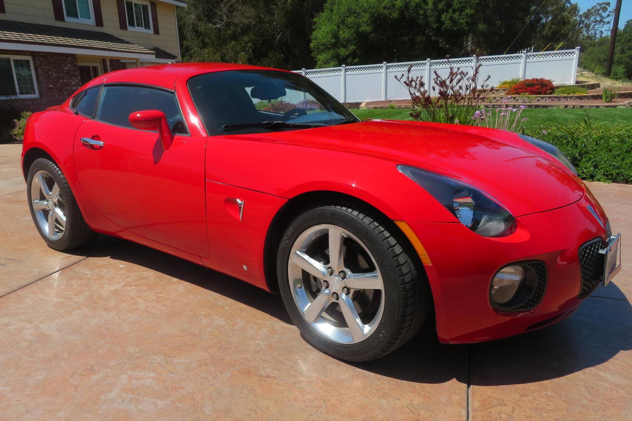 2009 Pontiac Solstice sold for $13,100