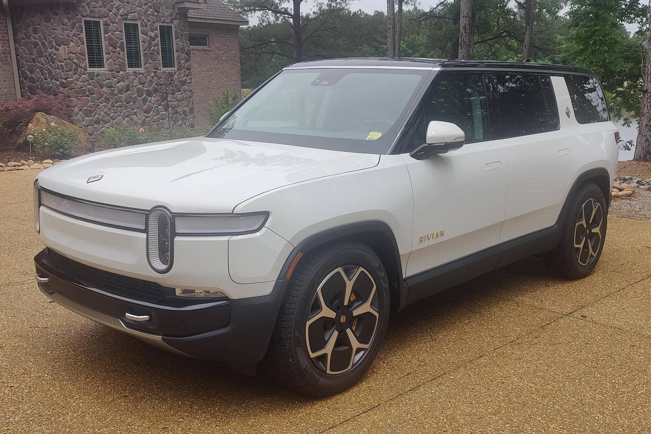 2024 Rivian R1S sold for $72,420