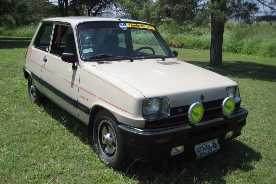 1984 Renault  sold for $4,350