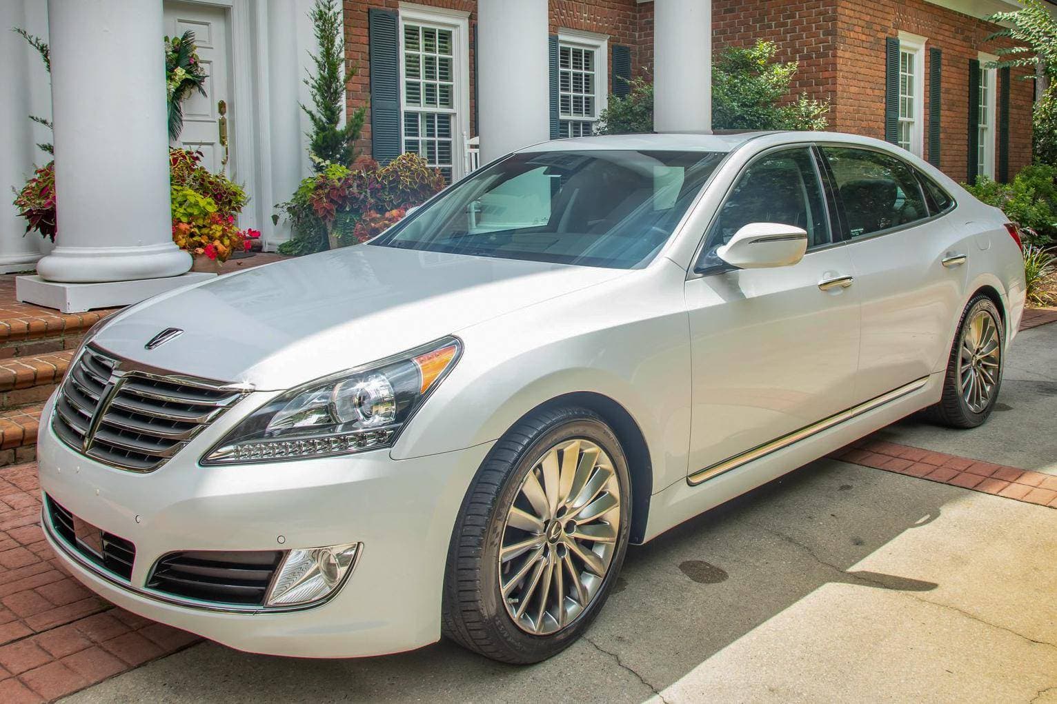 2014 Hyundai Equus sold for $16,888