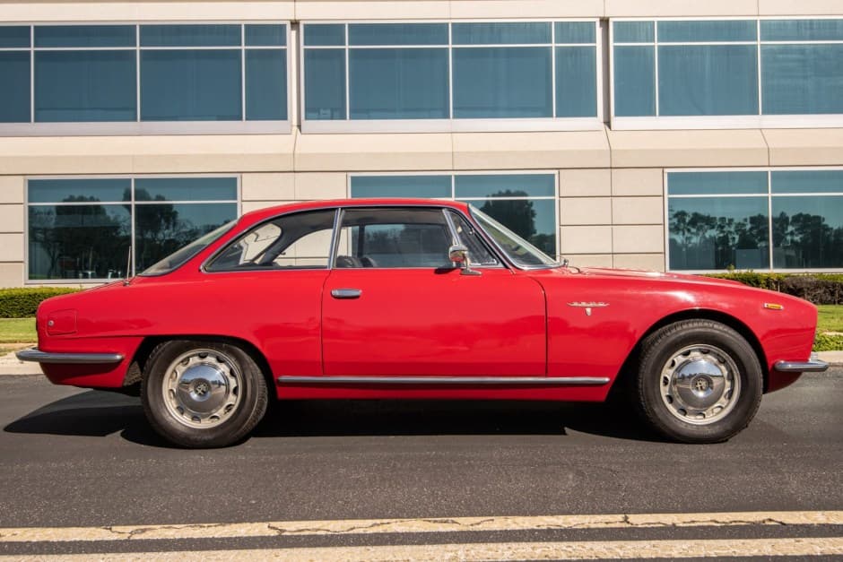 1966 Alfa Romeo 106-Series 2600 sold for $30,500