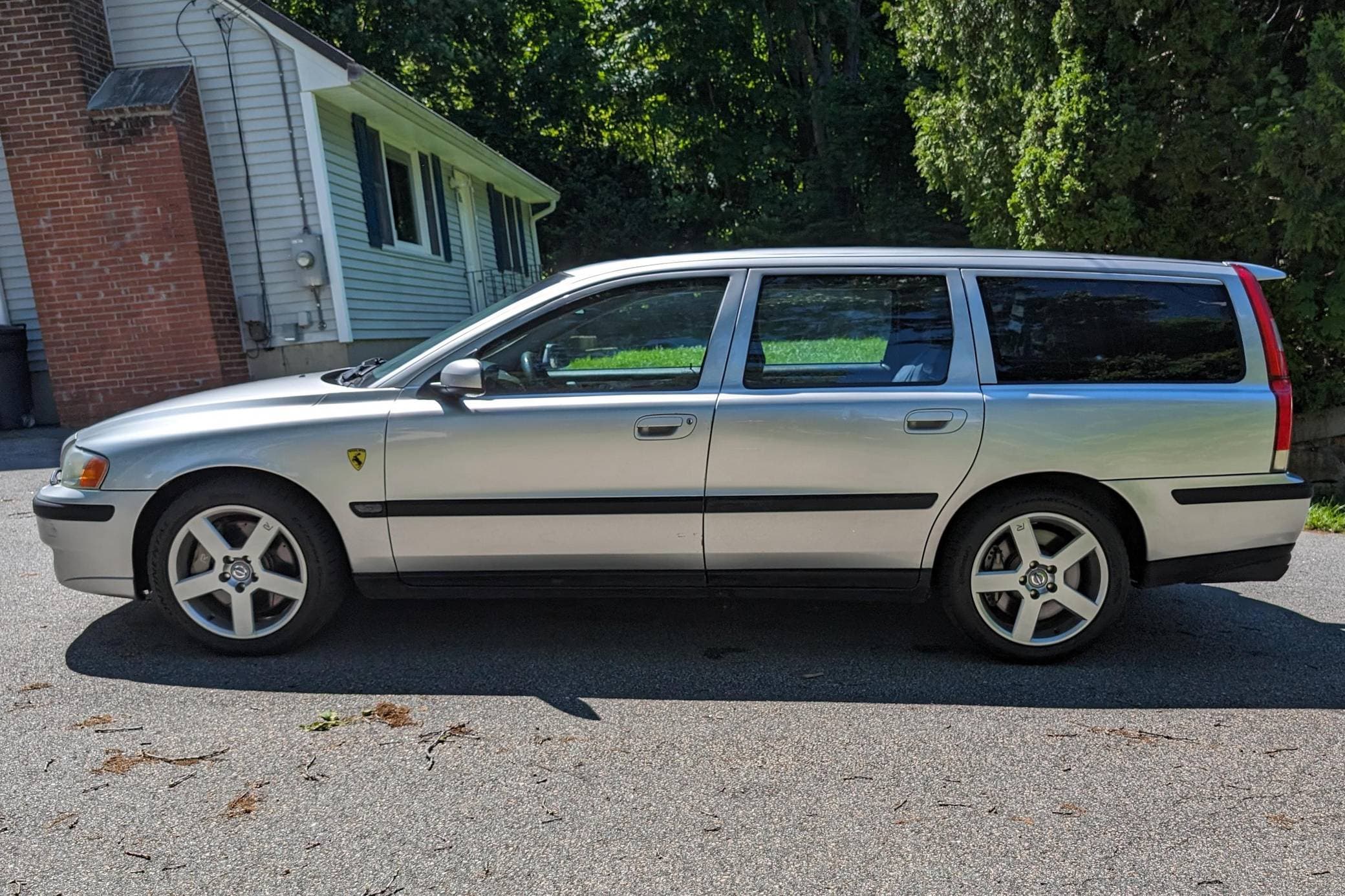 2004 Volvo V70 sold for $6,500