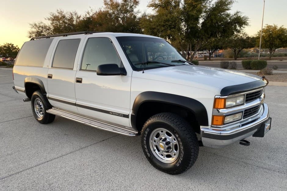 1996 Chevrolet Suburban (GMT400 1992-1999) sold for $18,750