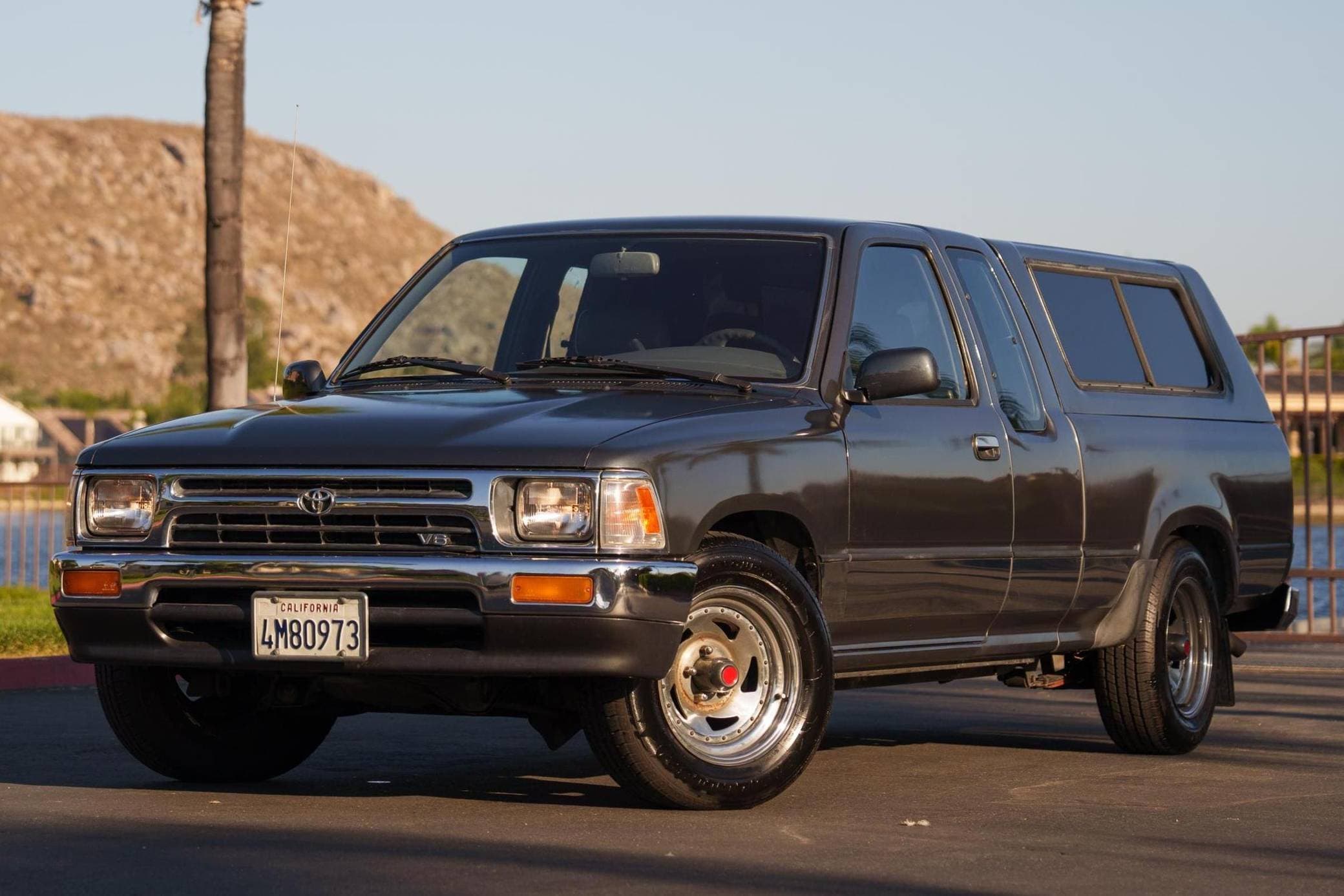 1992 Toyota Pickup sold for $5,600