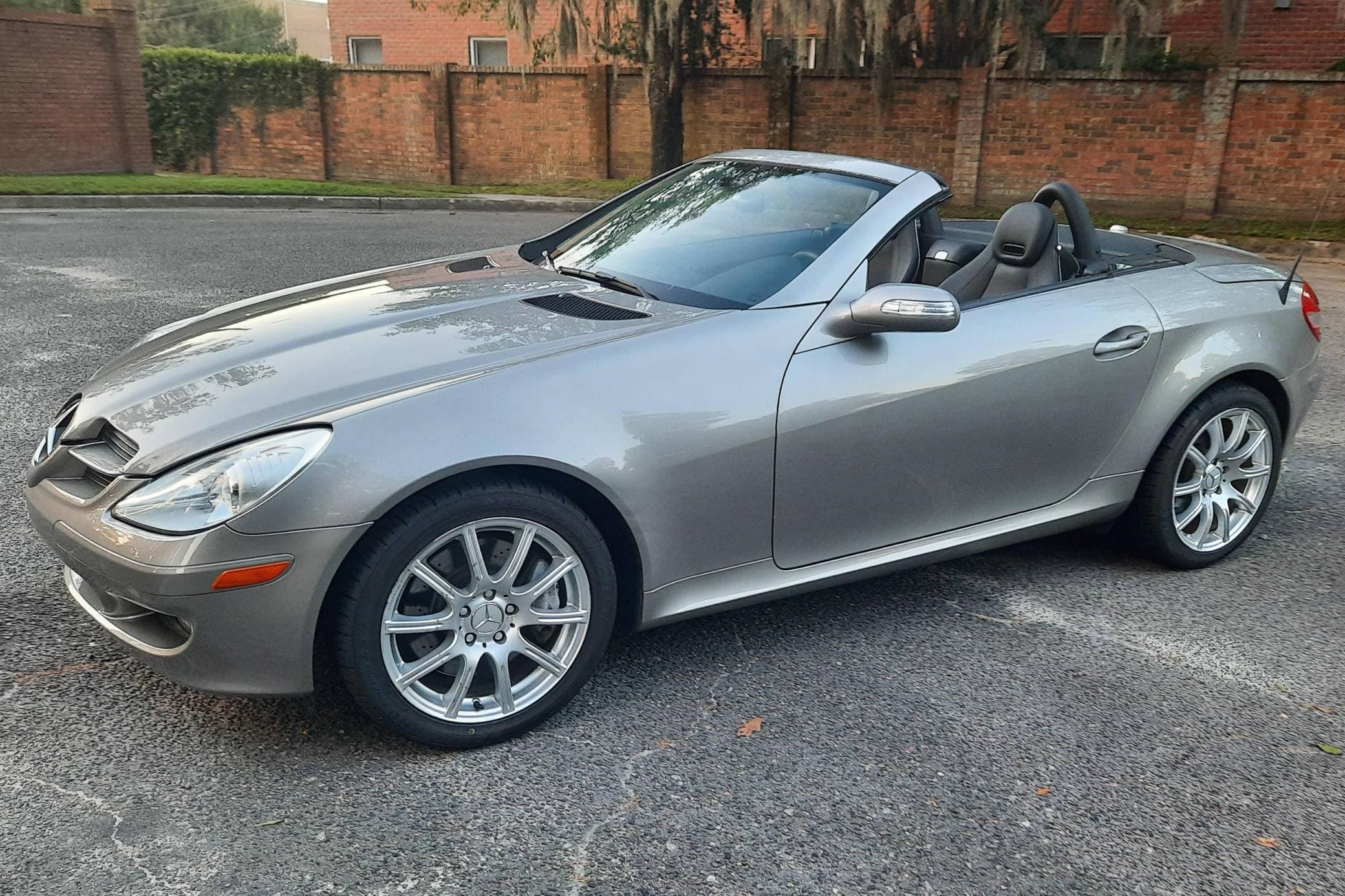 2007 Mercedes-Benz SLK-Class sold for $13,100