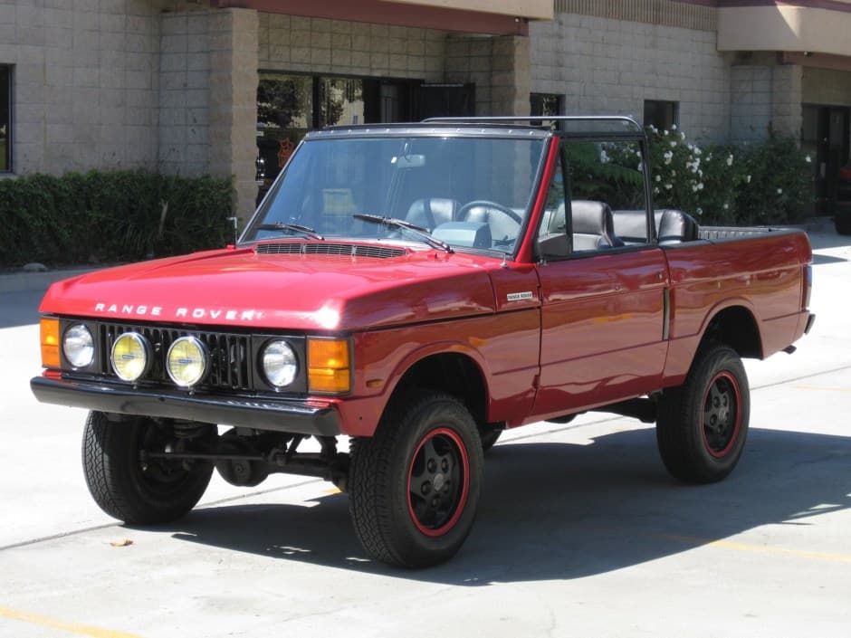 1982 Land Rover Range Rover Classic sold for $9,300