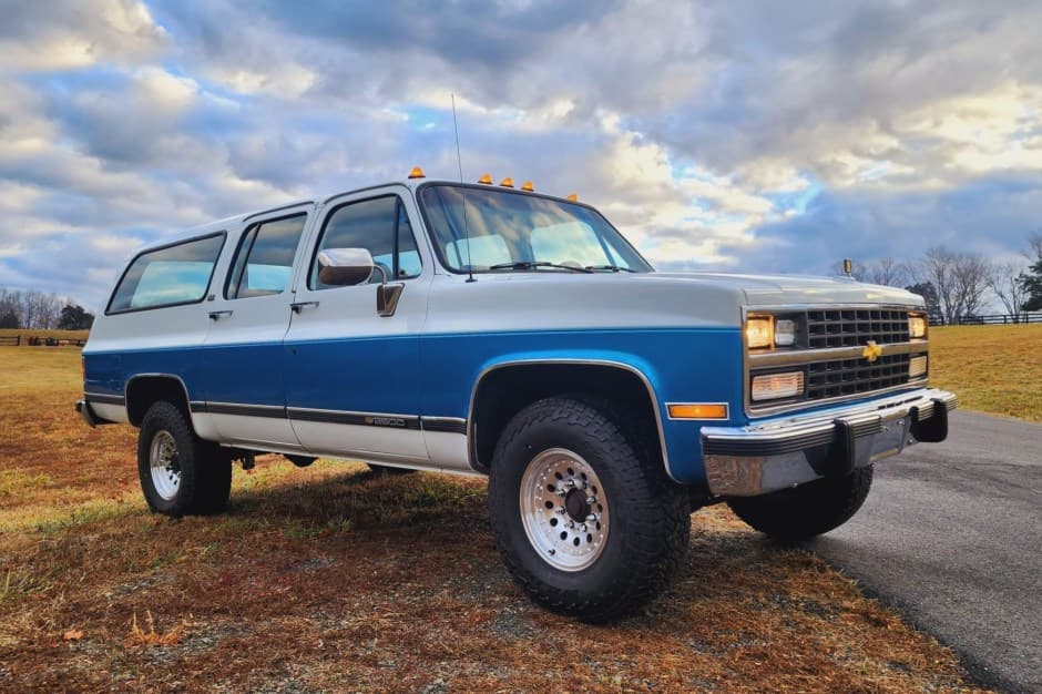 1991 Chevrolet Suburban (1973-1991) sold for $17,000