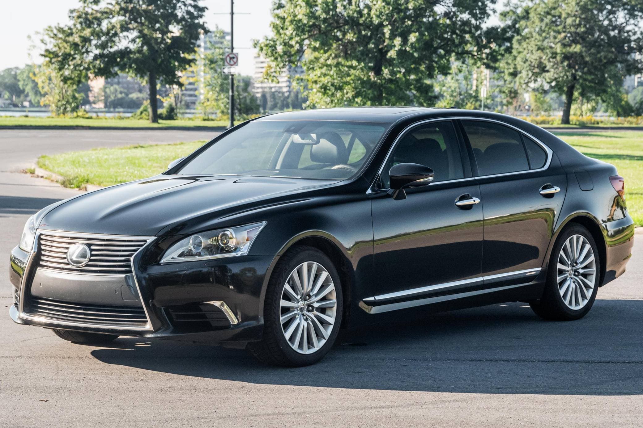 2016 Lexus LS sold for $23,000
