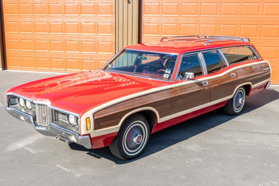 1971 Ford Country Squire sold for $28,000