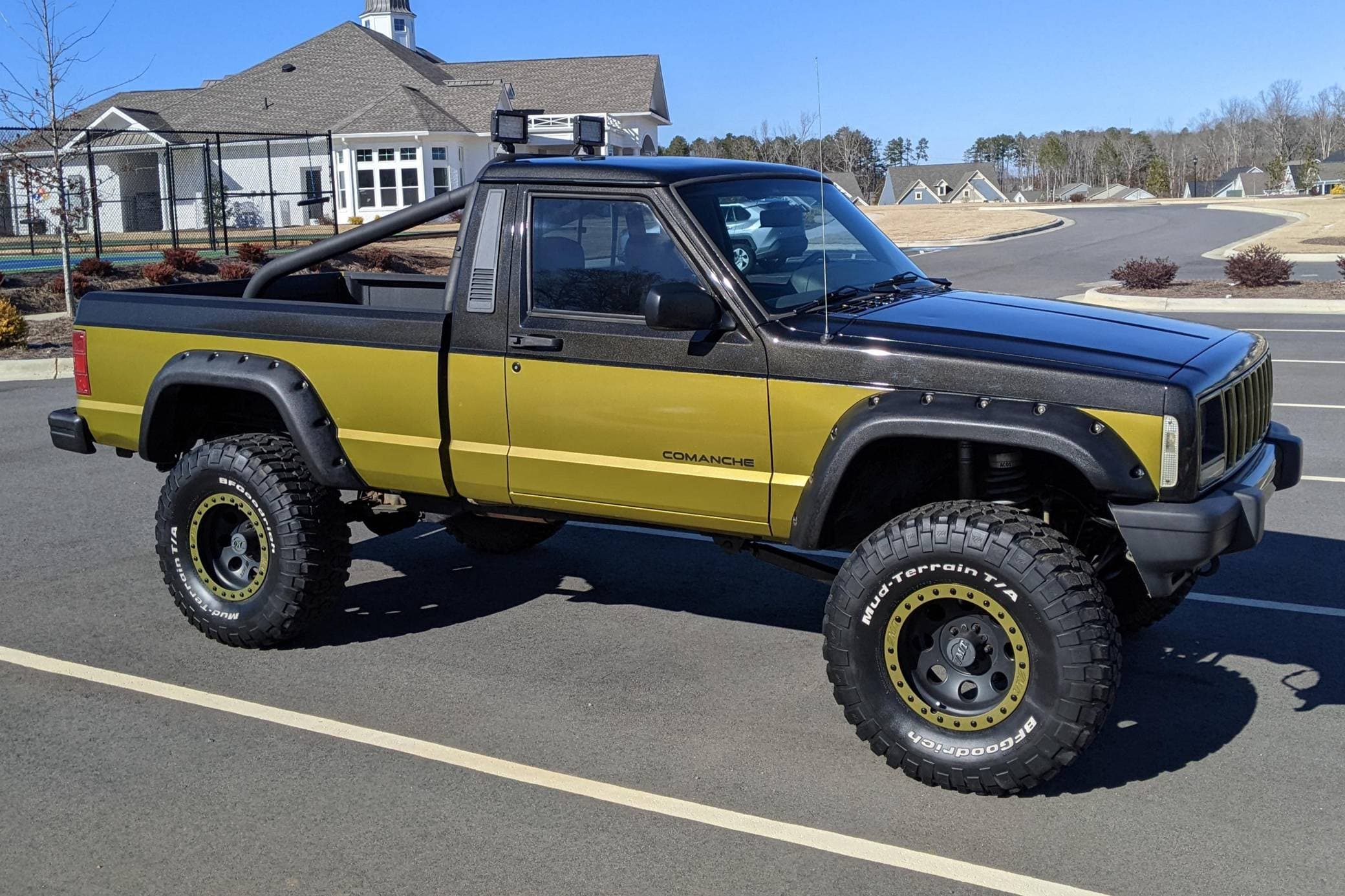 1990 Jeep Comanche sold for $10,200