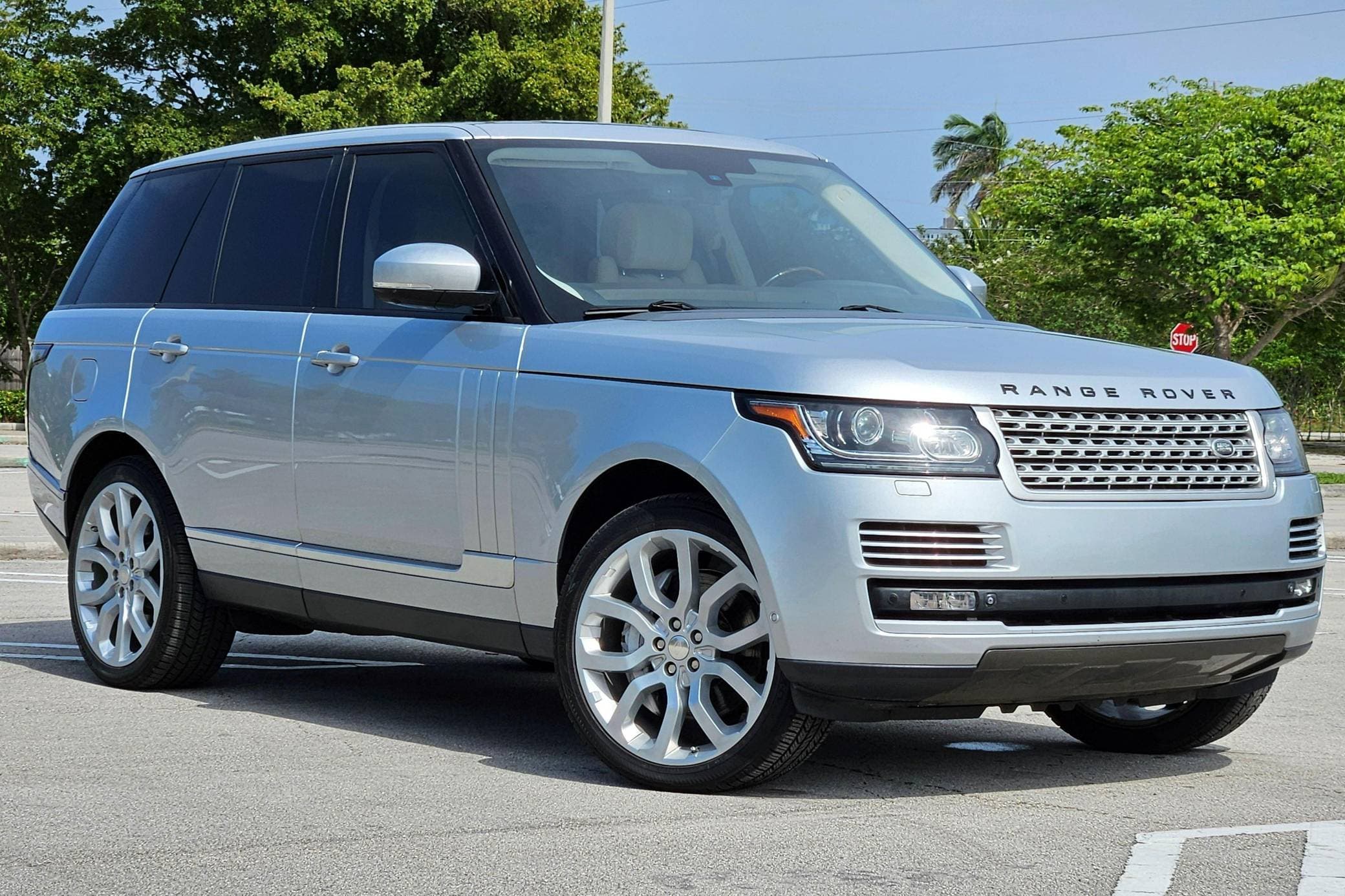 2014 Land Rover Range Rover sold for $25,550