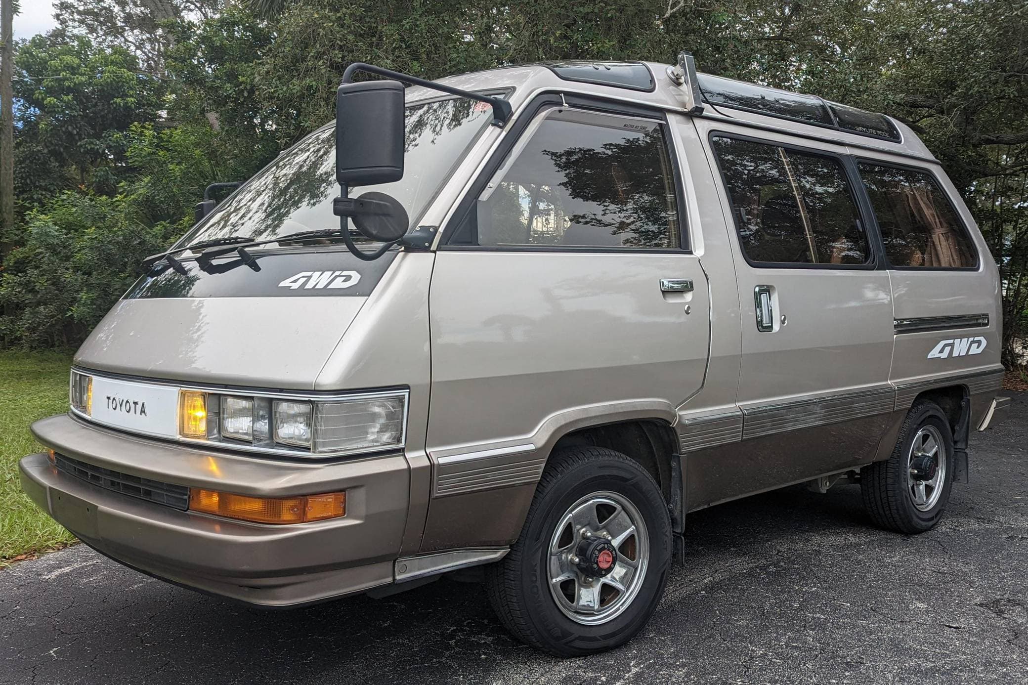 1986 Toyota MasterAce sold for $9,200