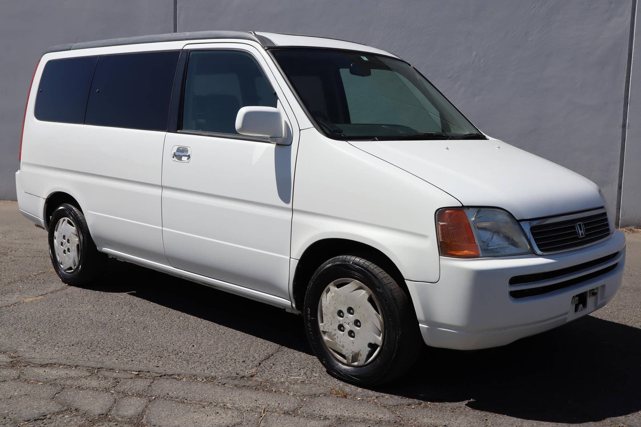 1998 Honda Stepwgn sold for $9,100