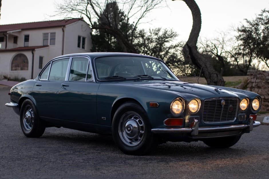 1971 Jaguar XJ Series 1 (1968-1973) sold for $9,000