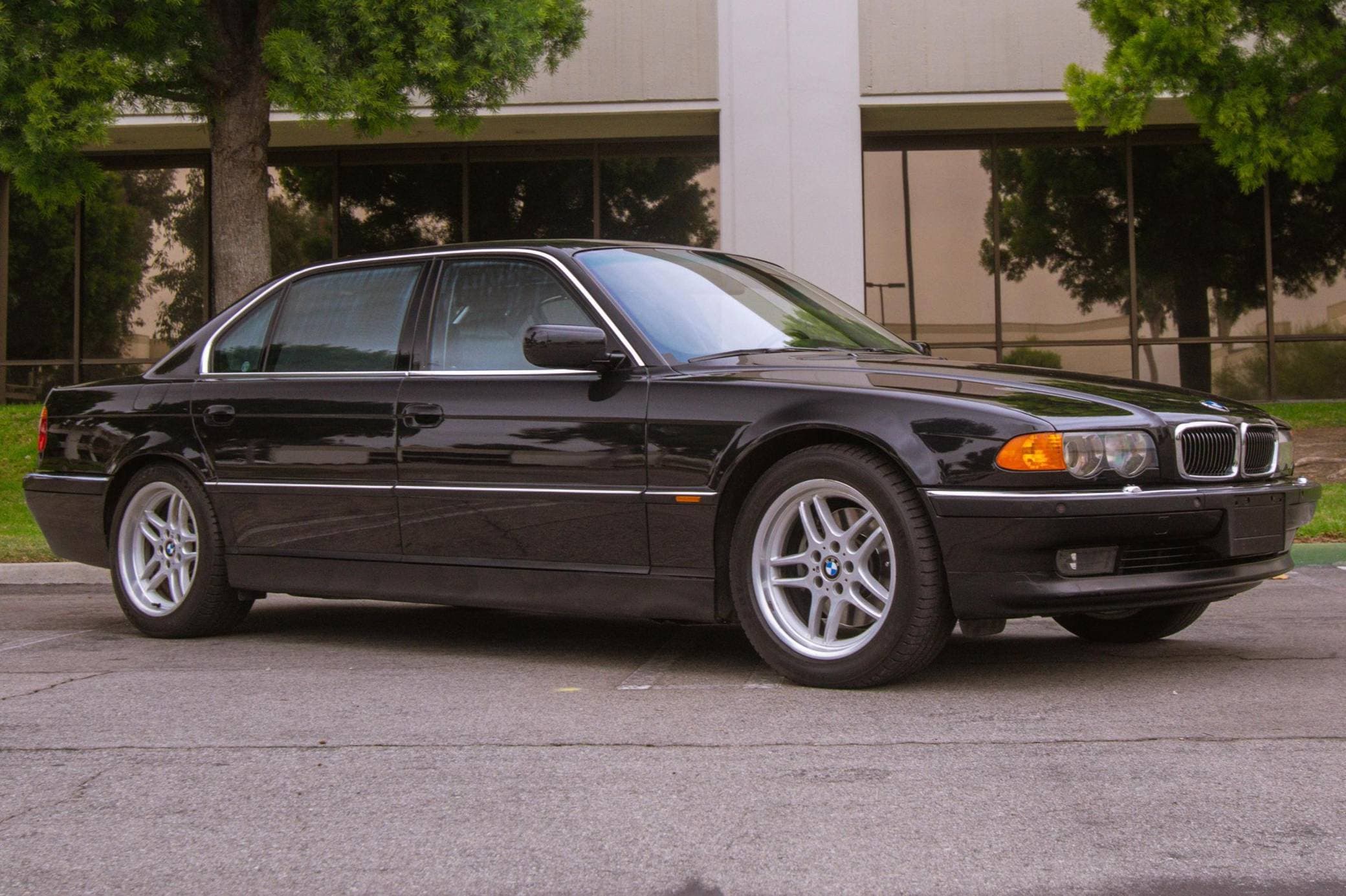 1999 BMW 7 Series sold for $20,000