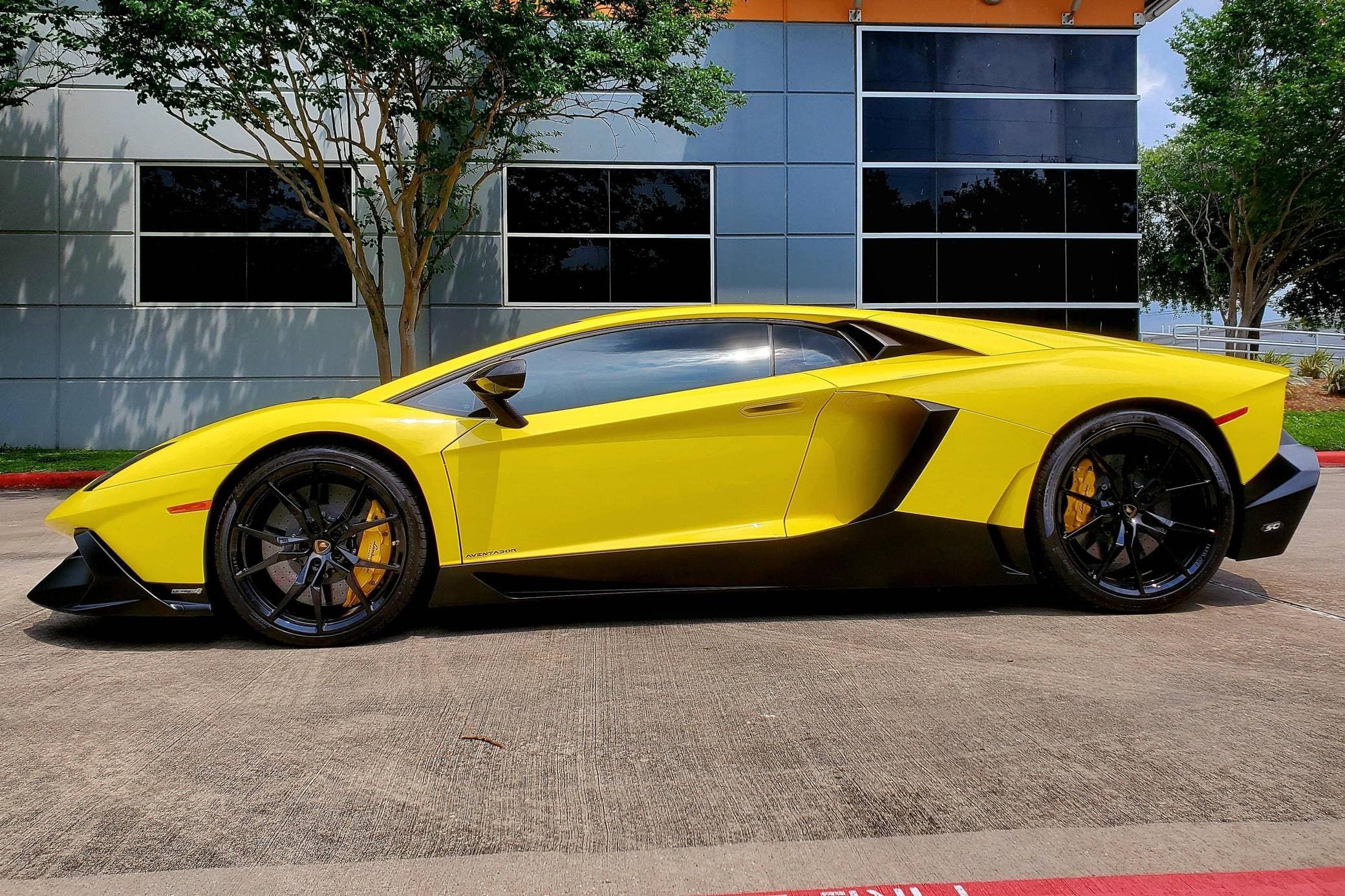 2014 Lamborghini Aventador sold for $286,000
