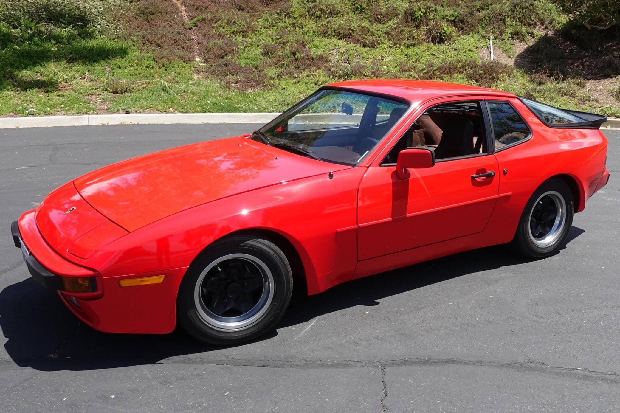 1984 Porsche 944 sold for $7,750